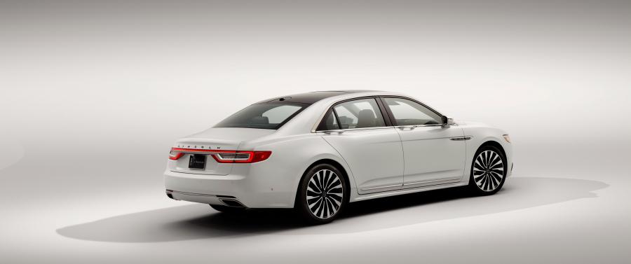  Lincoln Continental Black Label 2017 года  (фото 5 из 27)